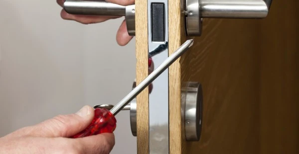 repair door lock